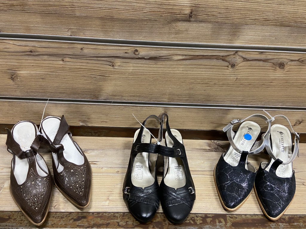 Chaussures ; Manteaux & Sac à main ( Suite )