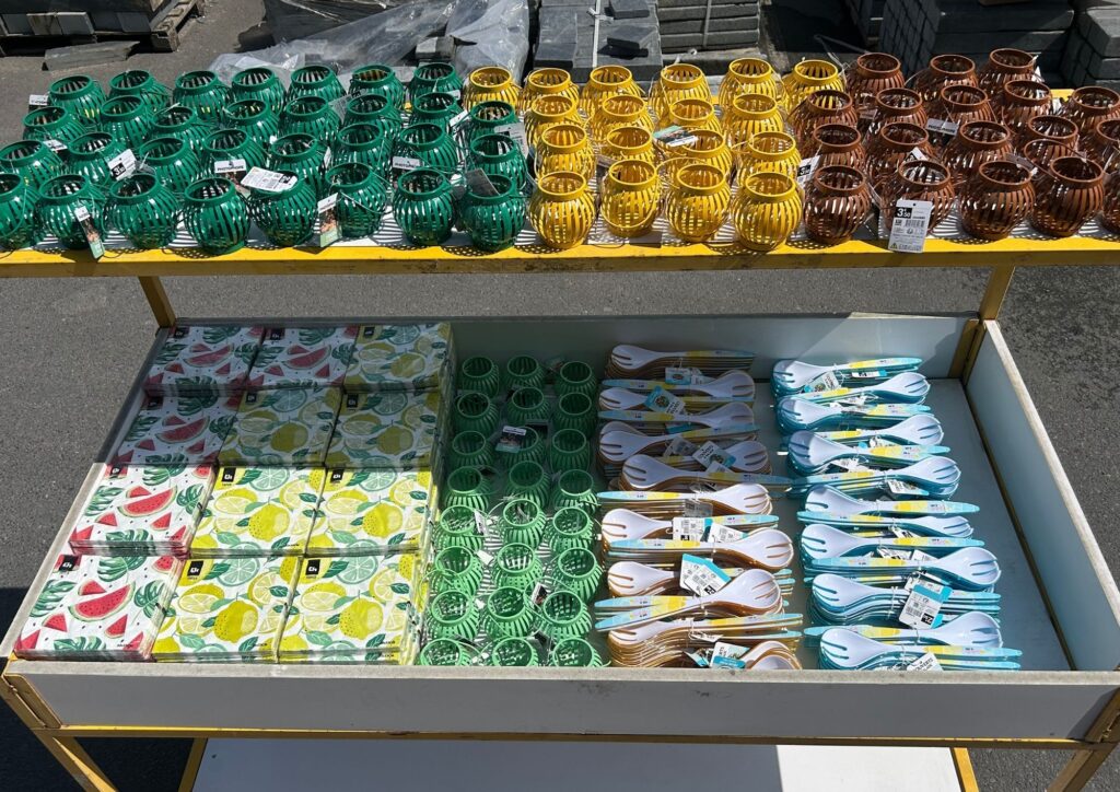 Accessoires maison, Vêtements de travail ; Musique